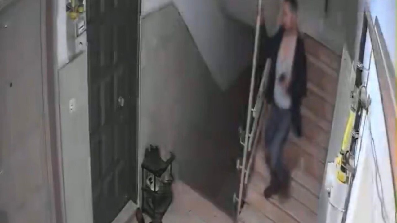 Eski eşine vahşeti yaşatan şahsın olay sonrası kaçma anları kamerada