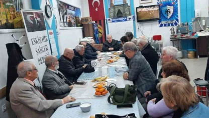 Eskişehir Şairler Derneği Başkanı Kenan Demirel güven tazeledi