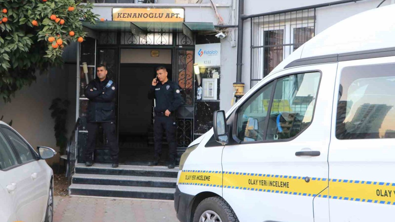 Evi teslim etmeyen müteahhidin oğlunu öldürüp yaşamına son verdi