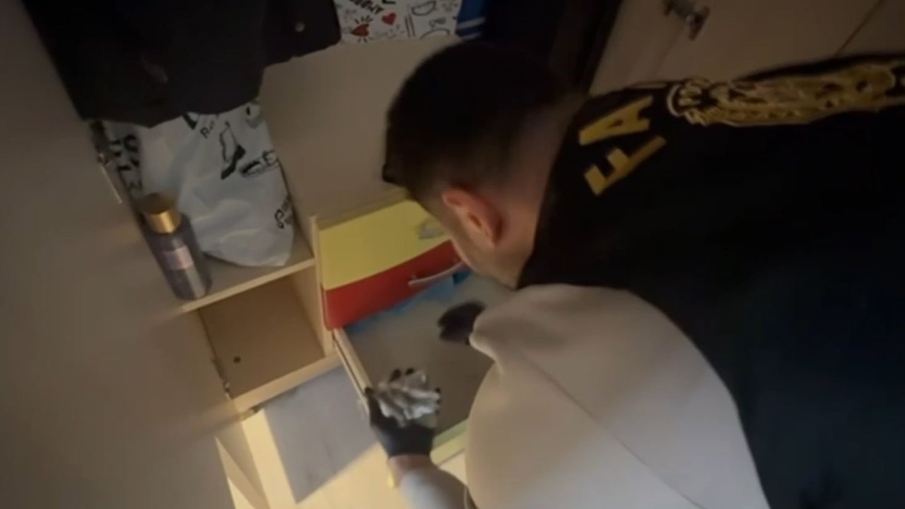 Fatih’te gündüz vakti bir eve ateş açıldı: Uyuşturucu ve silahla yakalanan şahıs tutuklandı