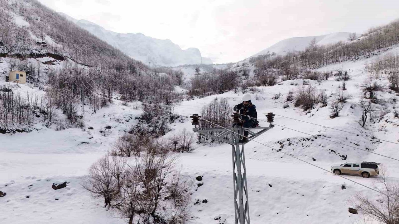 Fırat EDAŞ son yılların en sert kışında Tunceli’de sahada