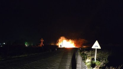 Fırtına elektrik tellerini kopardı, çıkan yangın büyümeden söndürüldü