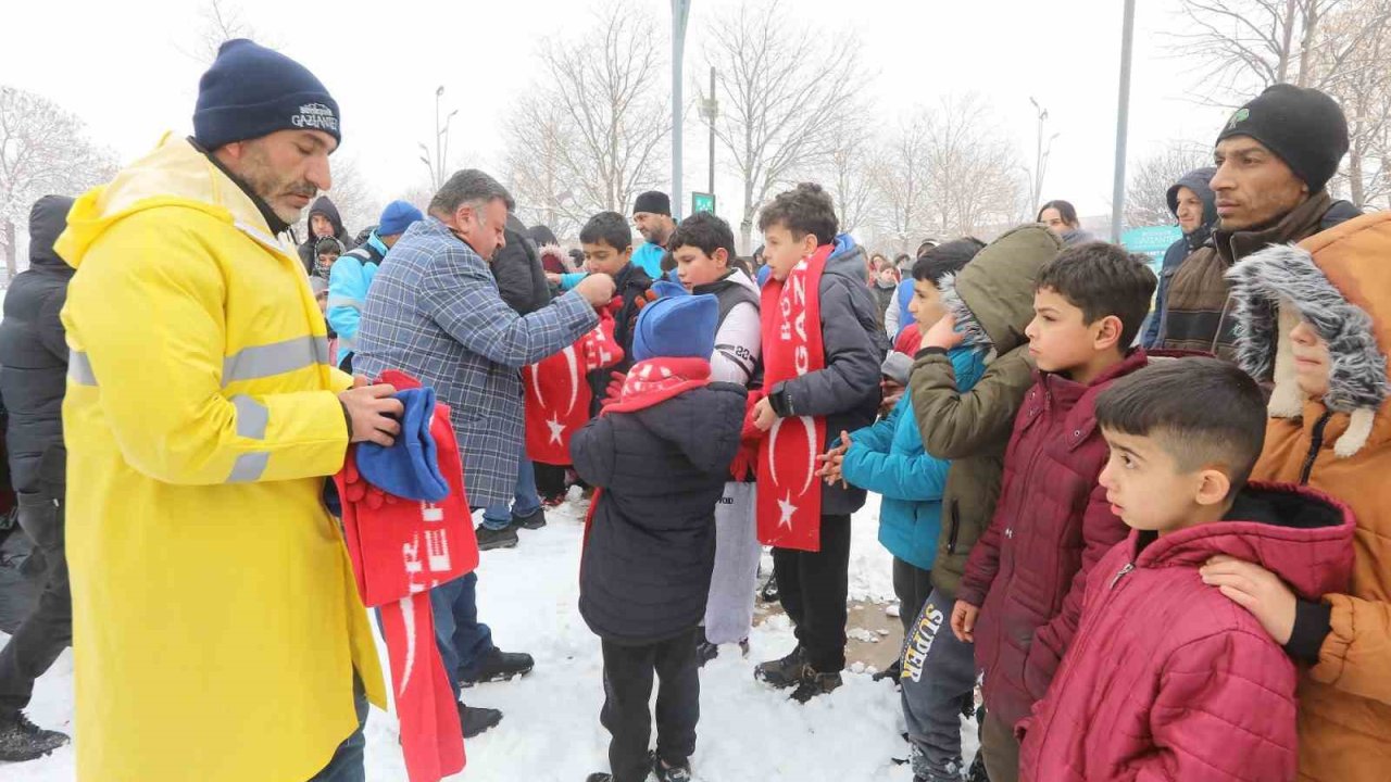 Gaziantep Büyükşehir’den çocuklara kar hediyesi