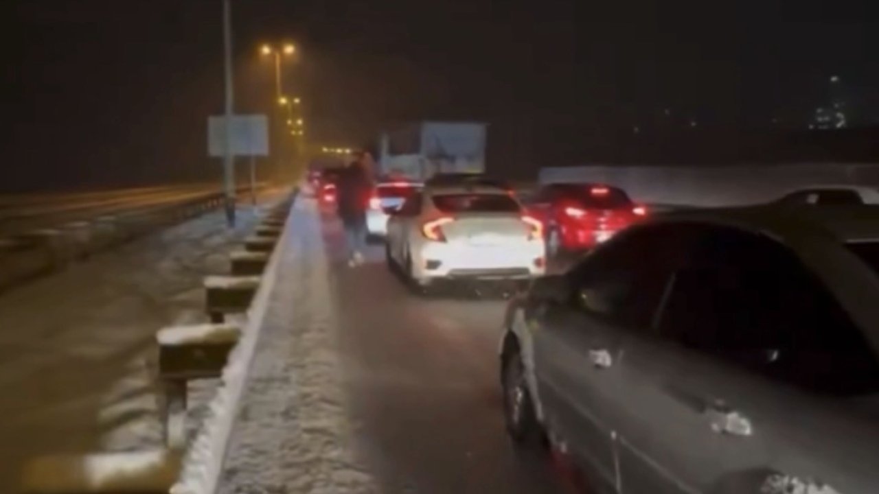 Gaziantep-Kahramanmaraş karayolunda kar esareti