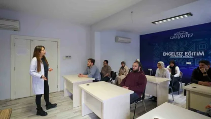 Gaziantep’te görme engelli kursiyerler için E-KPSS eğitim desteği