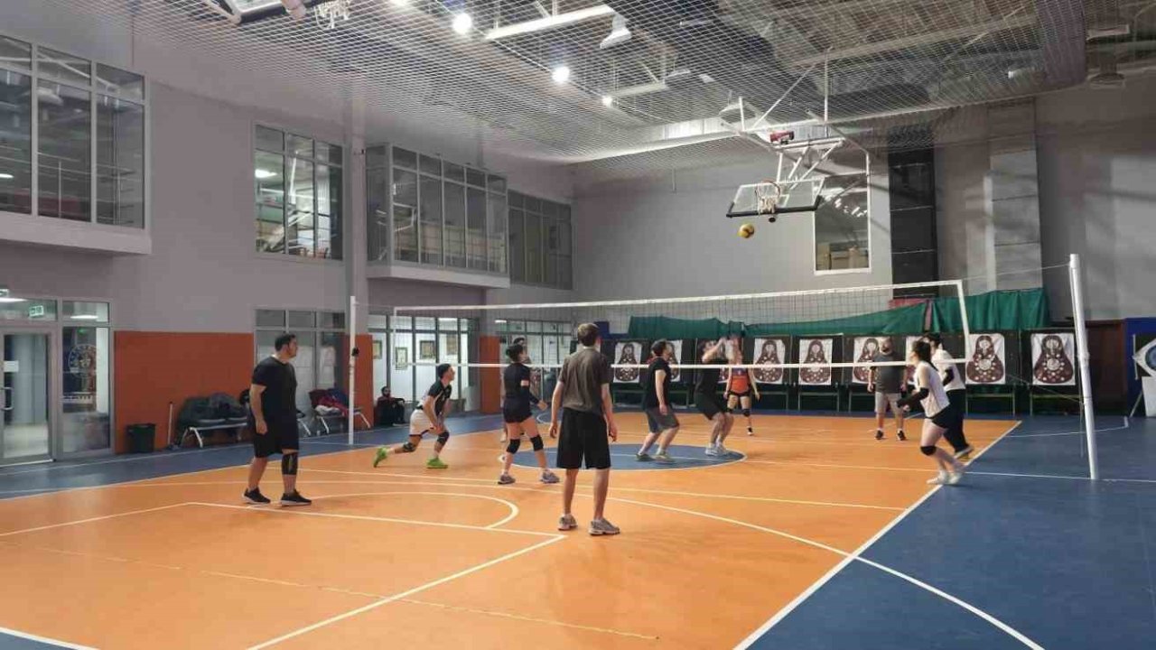 Gençler voleybol maçında buluştu