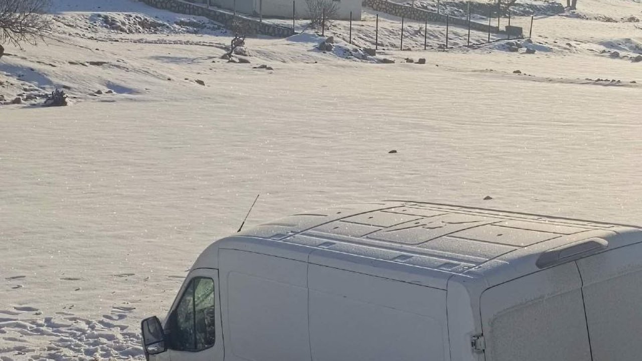 Gercüş’te minibüs şarampole devrildi: 3 yaralı