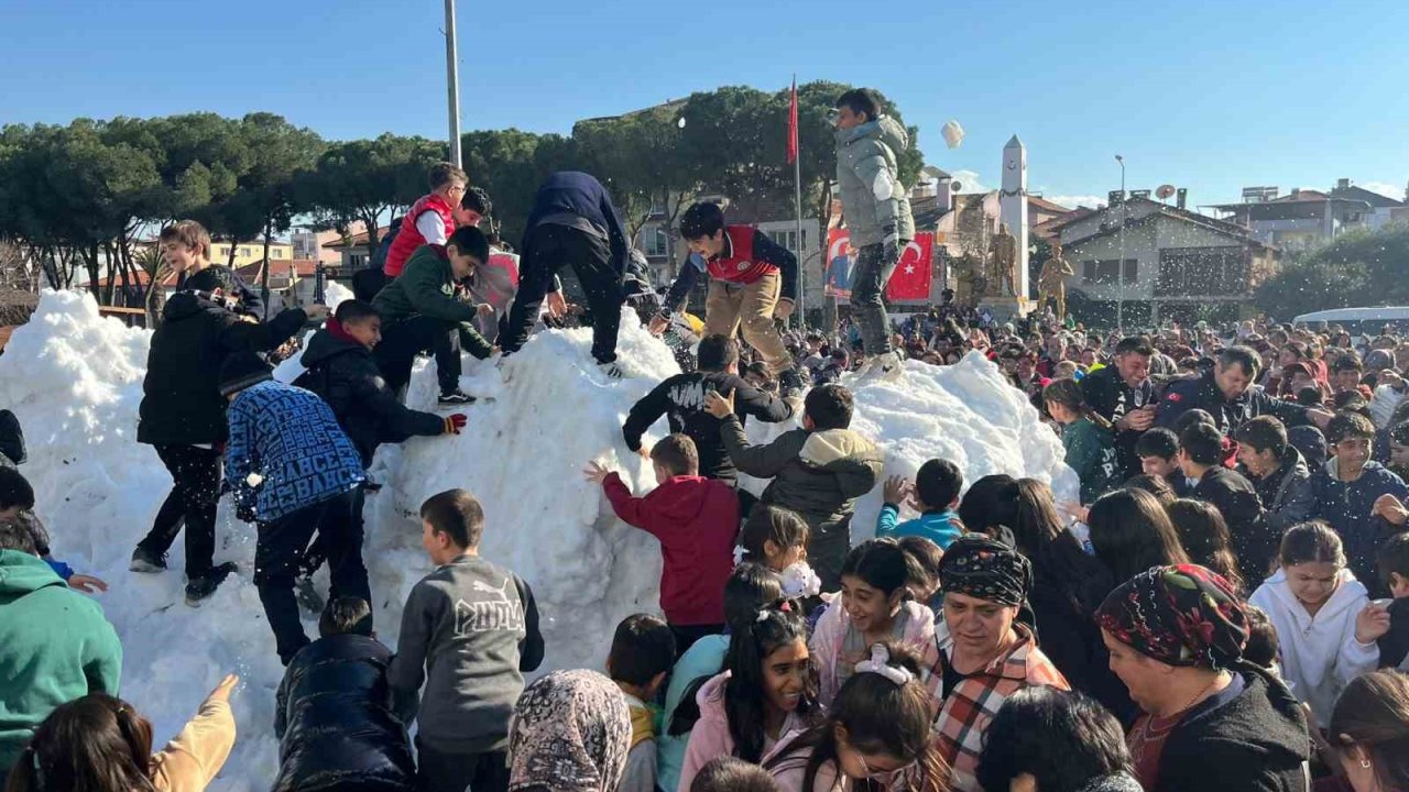 Germencik Belediyesi’nden karnelerini alan çocuklara "kar" sürprizi
