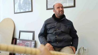 Gözleri görmüyor, hayata müzikle tutunuyor