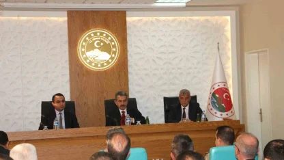 Günde yaklaşık 10 bin kişinin kullandığı Habur, Irak ile ticarette ana geçiş noktası olmayı sürdürüyor