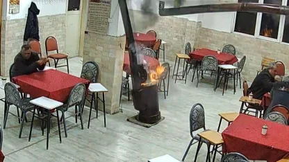 Güzel kokması için sobaya dökülen kolonya ortalığı savaş alanına çevirdi