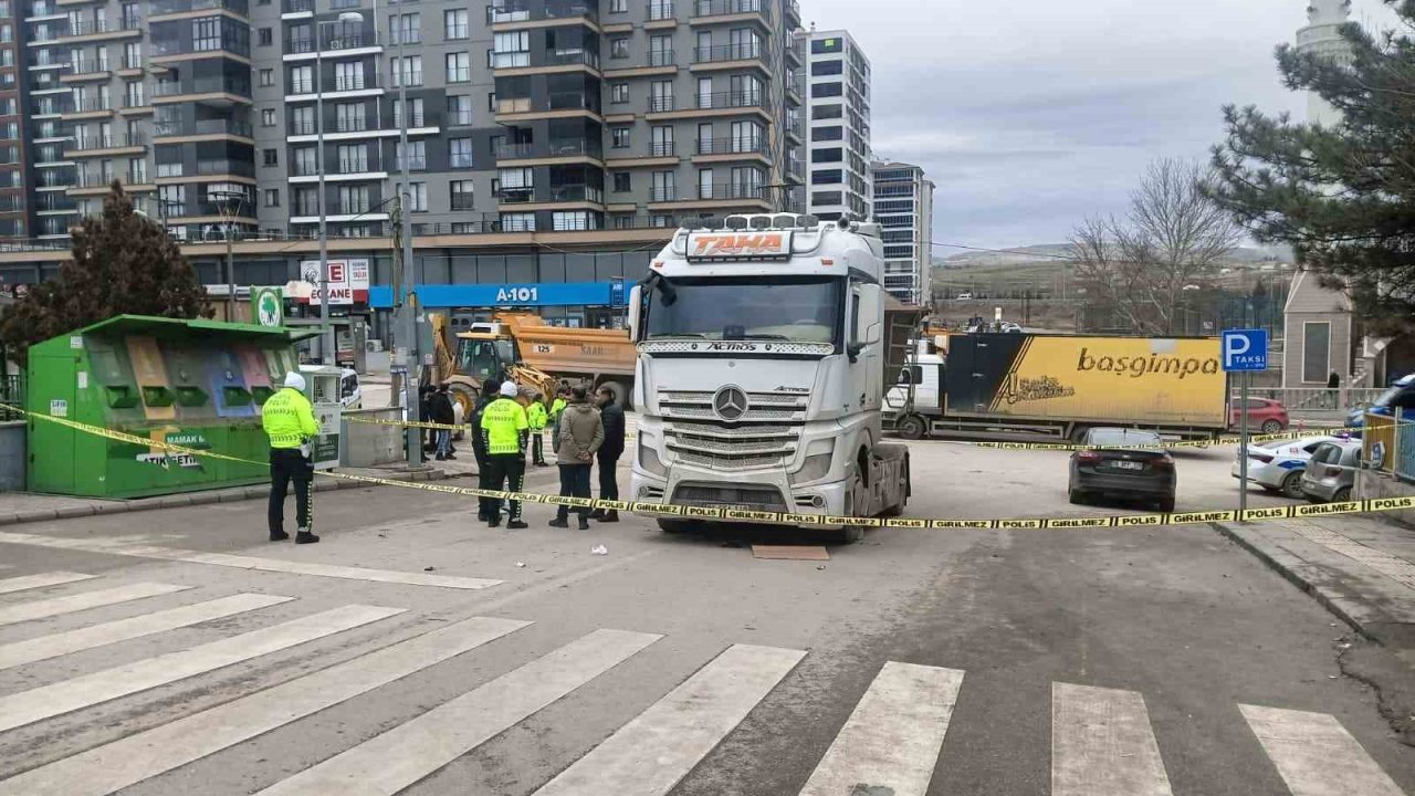 Hafriyat kamyonunun üzerinden geçtiği kadın ağır yaralandı