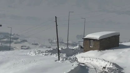 Hakkari’de 68 yerleşim yerinin yolu kapandı