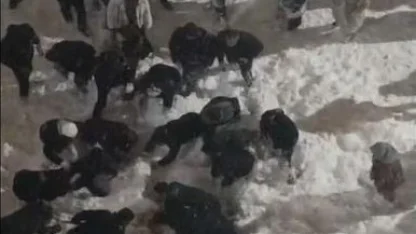 Hakkâri’de çatıdan düşen kar kütlesinin altında kalan öğrenci yaralandı