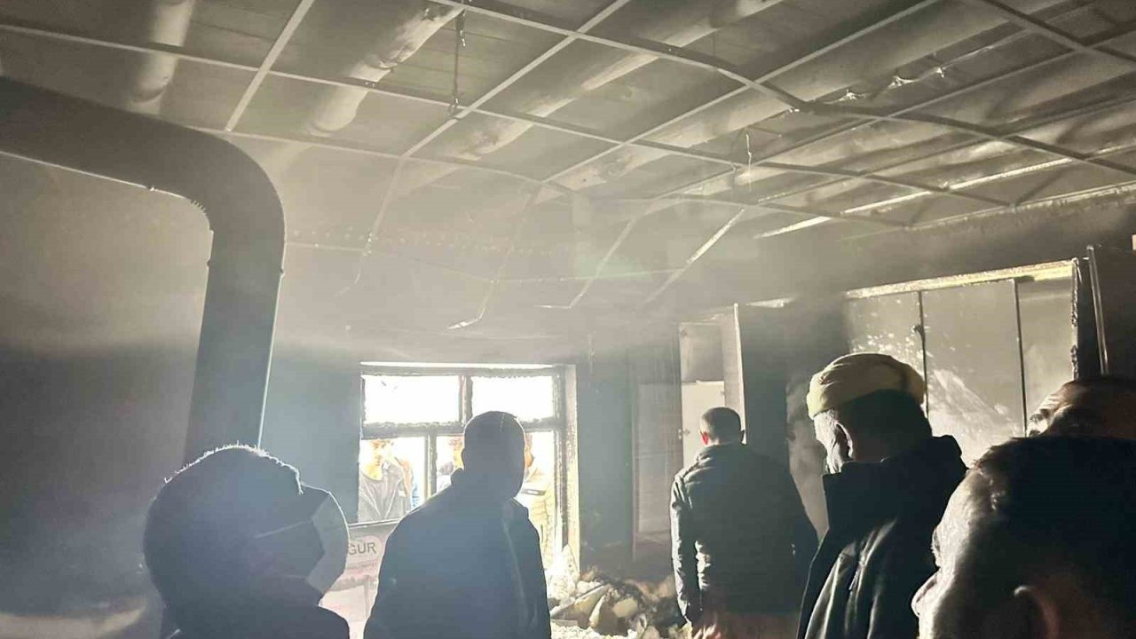 Hakkari’de ev yangını