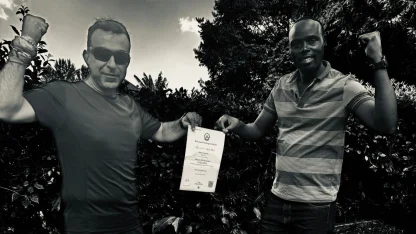 Hakkarili dağcı Kilimanjaro zirvesinde