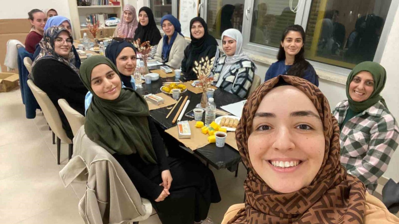 Hem konaklıyorlar hem açılan kurslarla kendilerini geliştiriyorlar