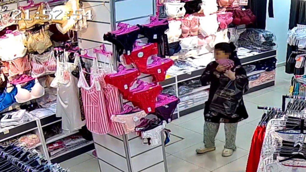 İç çamaşırı hırsızlığı kamerada: Gülerek girdiler, çalarak çıktılar