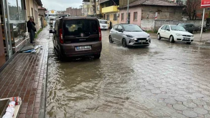 İncirliova’da sağanak yağış hayatı olumsuz etkiledi