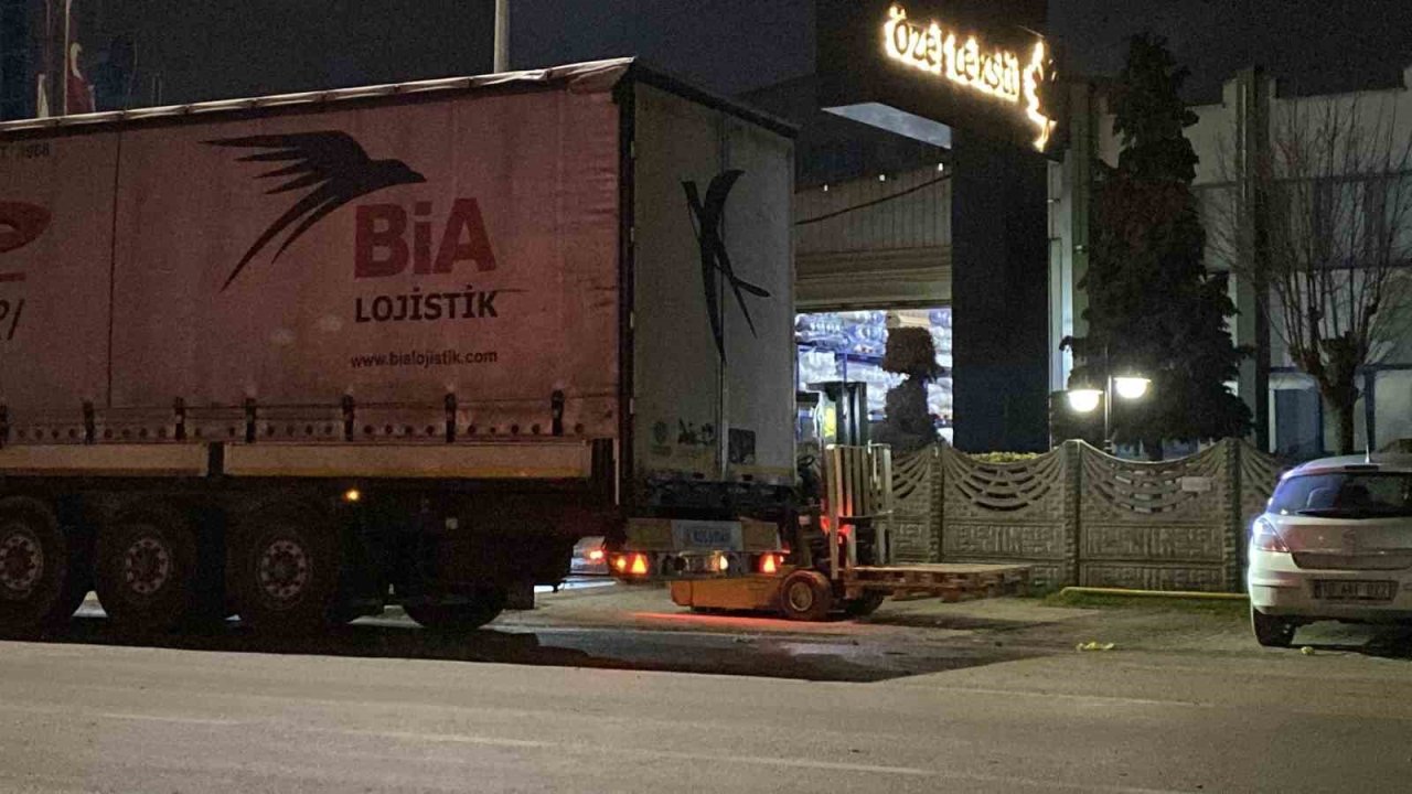 İnegöl OSB’de TIR’ın dorsesinden düşen işçi yaralandı