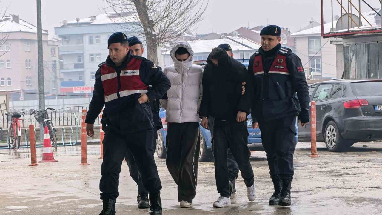 İnegöl’de internet kablolarını çalan 2 şüpheli tutuklandı