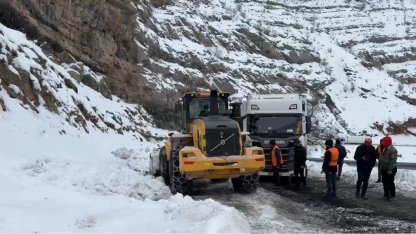 İpek yolunda tır kuyruğu: Hakkari Şırnak karayolunda yüzlerce tır mahsur kaldı