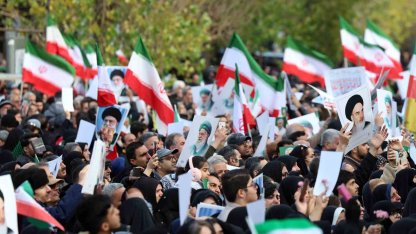 İran’da şiddet eylemlerinde ölen güvenlik güçleri ve sivilleri binlerce kişi uğurladı