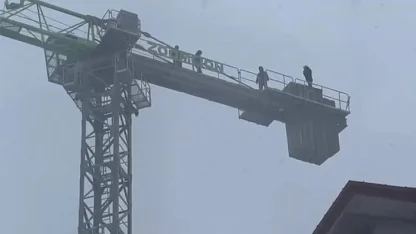 İşçilerden inşaat kule vincinde intihar girişimi