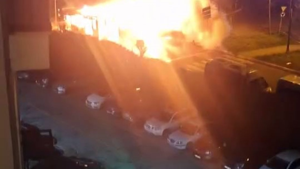 Ispartakule’de İETT Halk Otobüsü alev topuna döndü