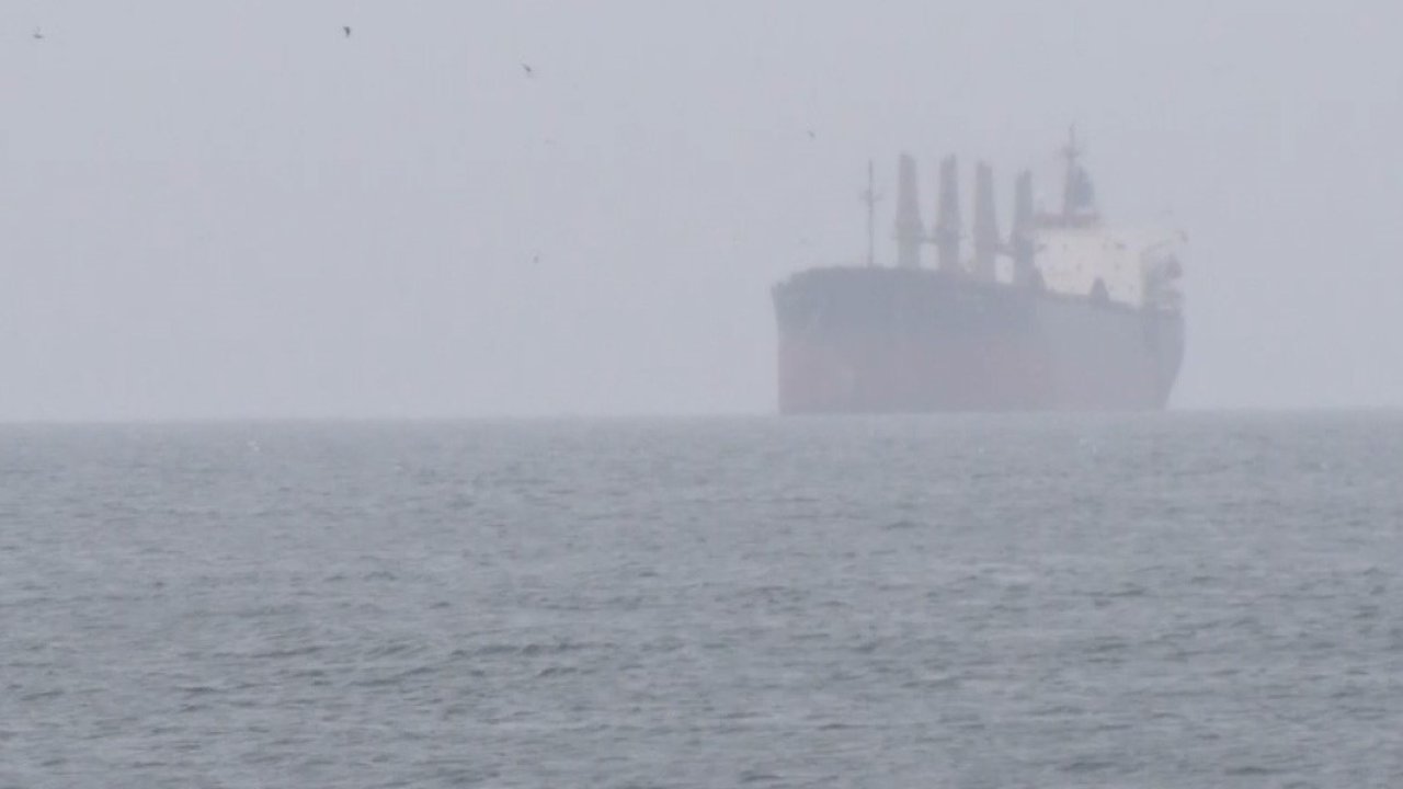 İstanbul Boğazında makine arızası yapan gemi Ahırkapı’ya demirletildi