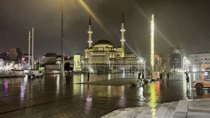 İstanbul’da fırtına ve yağmur