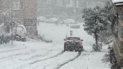 İstanbul’da kar yağışı, araçlar güçlükle ilerledi