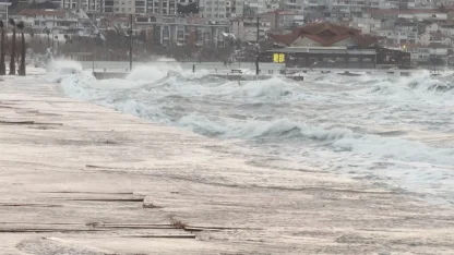 İstanbul’da lodos nedeniyle deniz seferleri iptal edildi