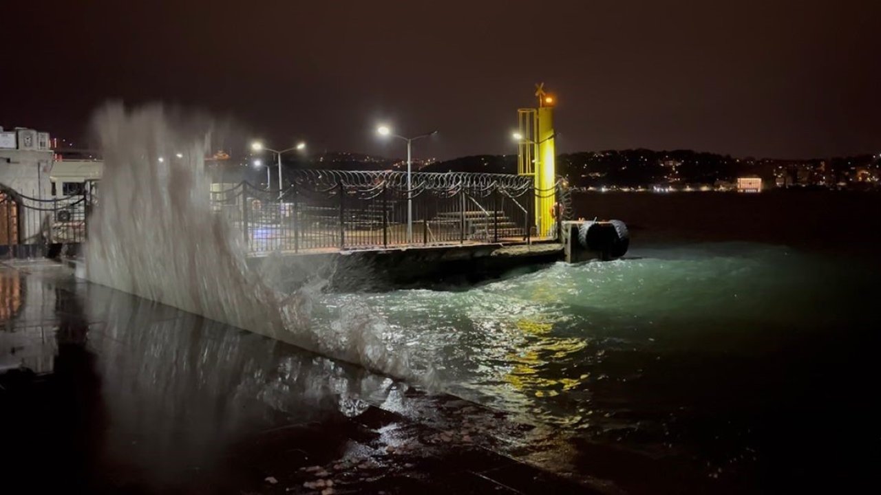 İstanbul’da sabah saatlerinde kuvvetli rüzgar etkili oldu