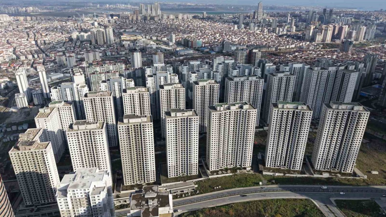 İstanbul’un gökdelen mezarlıkları Esenyurt’ta havadan görüntülendi