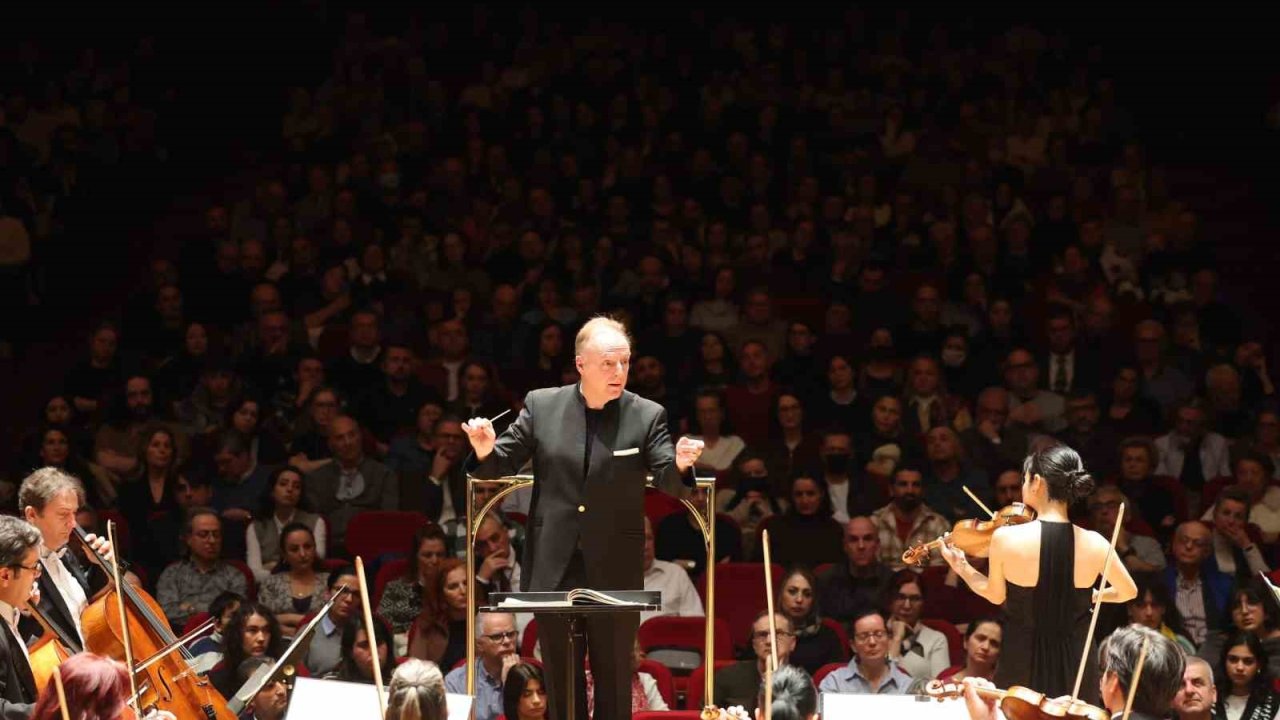 İzmir Devlet Senfoni Orkestrası iki büyük yeteneği buluşturdu