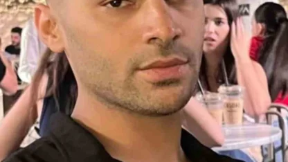 İzmir’de emniyet şeridindeki kamyona çarpan motosikletli genç hayatını kaybetti