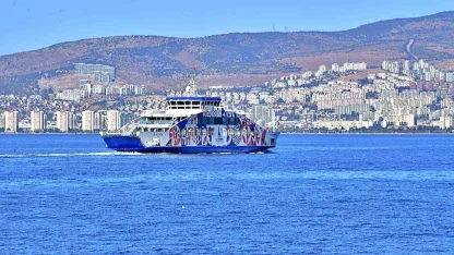 İzmir’de olumsuz hava şartları nedeniyle vapur seferleri iptal edildi