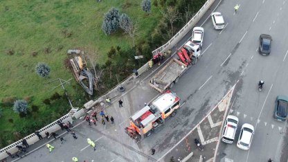 İzmir’de ‘Uçan Yol’da feci kaza: 1’i ağır 3 yaralı
