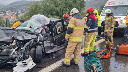 İzmir’de zincirleme trafik kazası: Çin uyruklu 2 kişi yaralandı