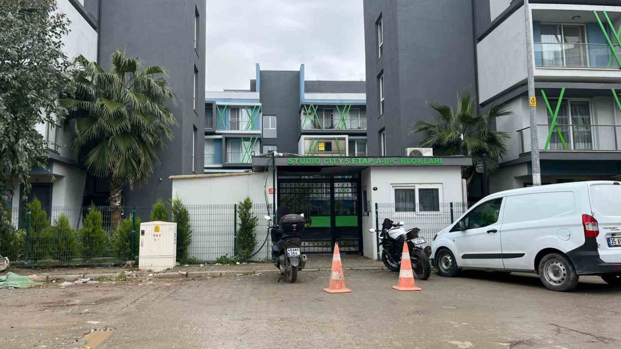 İzmir’deki korkunç cinayetin görgü tanığı konuştu: "Silah sesine koştuk, kanlar içinde bulduk"