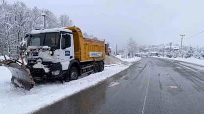 İzmit-Kandıra yolunda kar mesaisi