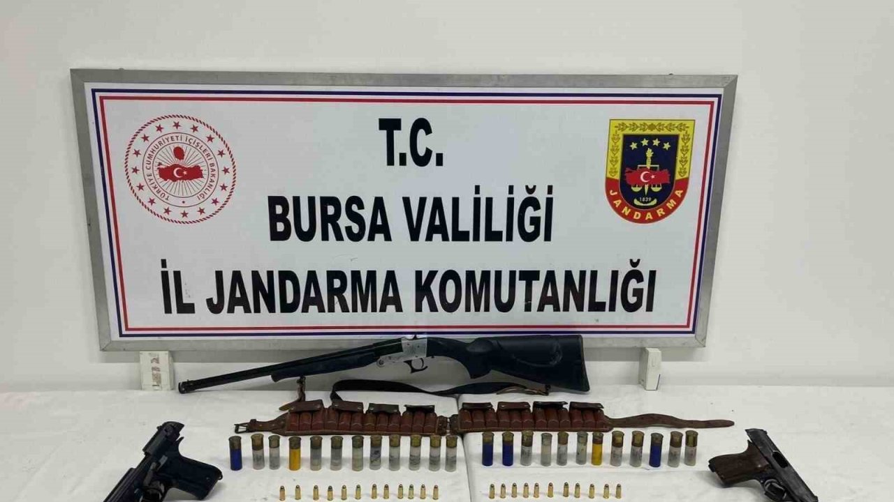 İznik’te şüphelinin evinden tabanca ve av tüfeği çıktı
