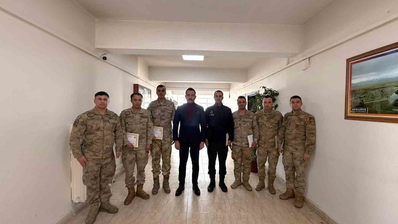 Jandarma personeline başarı belgesi verildi