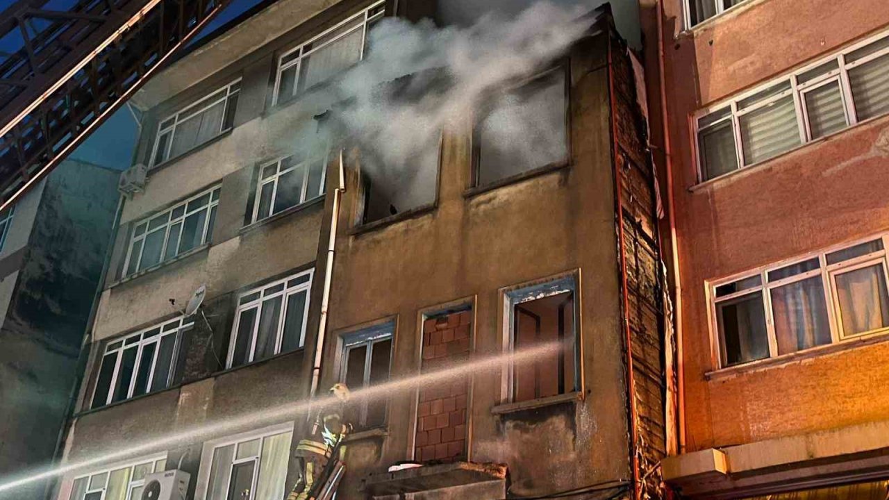 Kadıköy’de metruk binada çıkan yangın korkuttu