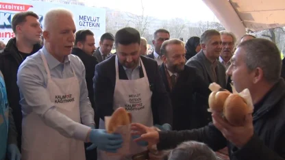 Kağıthane’de balık ekmek şöleni: 25 bin kişiye 6 tona yakın balık ekmek, helva ve gazoz ikramı