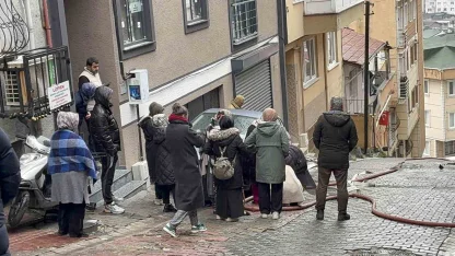 Kağıthane’de itfaiye ekiplerinin dik yokuşla ve dar sokakla imtihanı