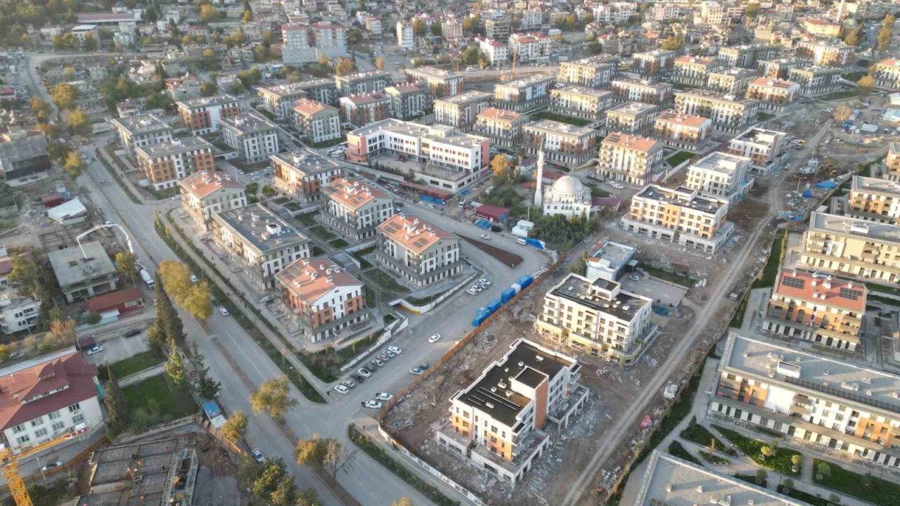 Kahramanmaraş’ta aynı açıdan çekilen görüntüler dönüşümü gözler önüne serdi