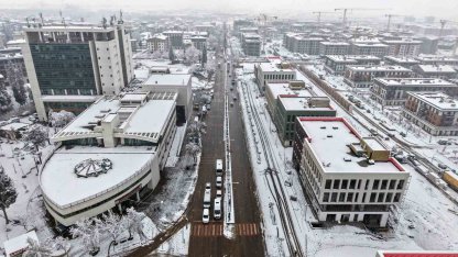 Kahramanmaraş’ta kar sevinci yaşanırken, ekipler de sahada görev yapıyor