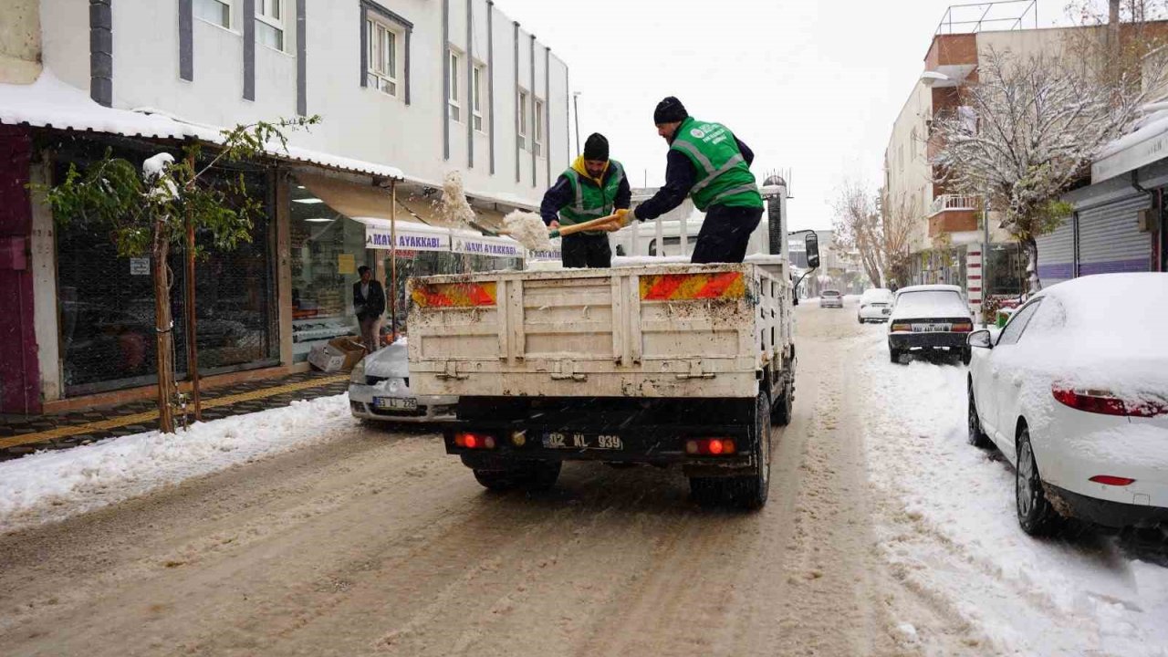 Kahta Belediyesi’nden kar yağışına karşı seferberlik